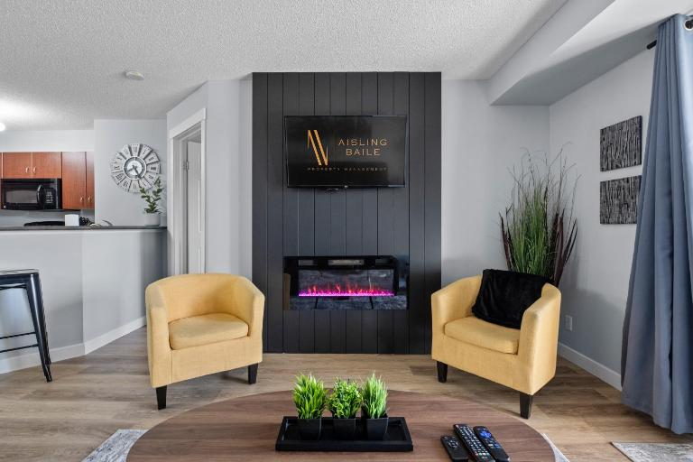 The Altitude Landing, Pool, Hot Tub, Pets - B&B Invermere