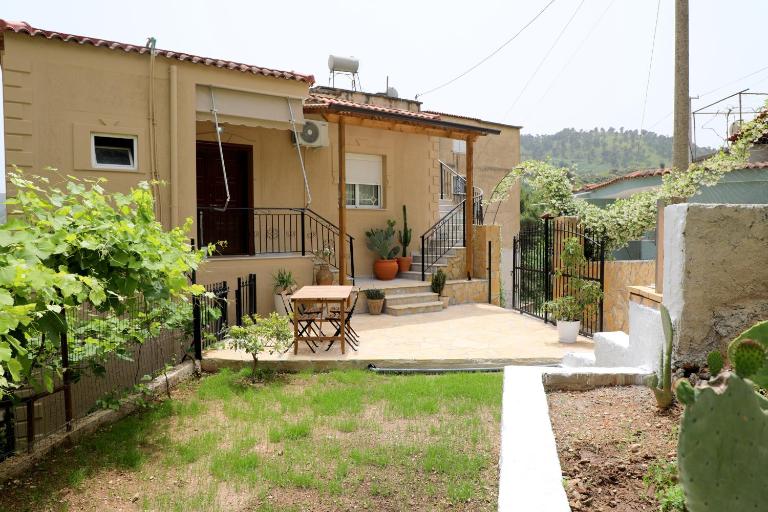 Jasmine Sol Retreat - Bed and Breakfast Delvinë