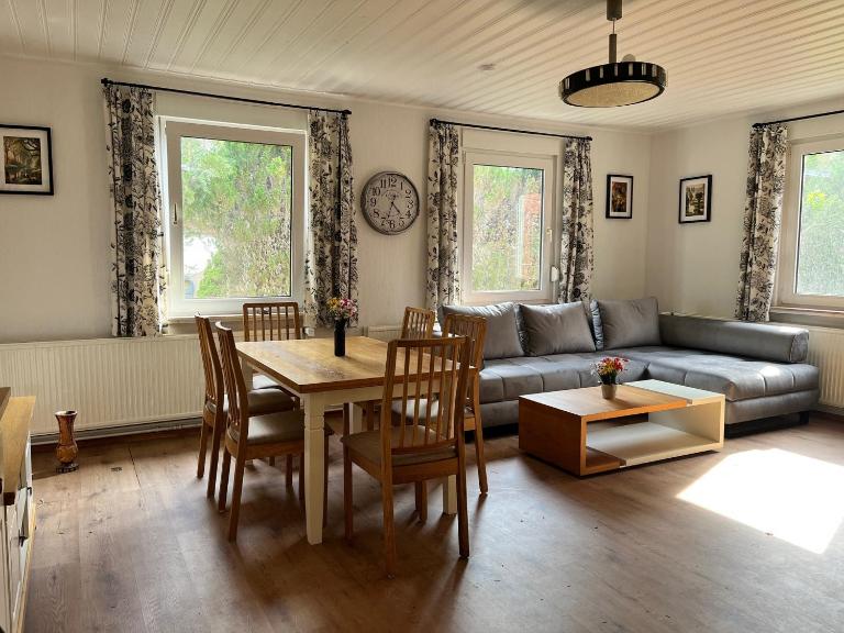 Ferienhaus im Wald, am Briesener See - Chambres d'hôtes Neu Zauche