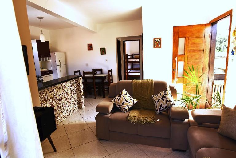Apto bem equipado, com 2 quartos acomoda até 6 pessoas confortavelmente - B&B Ubatuba