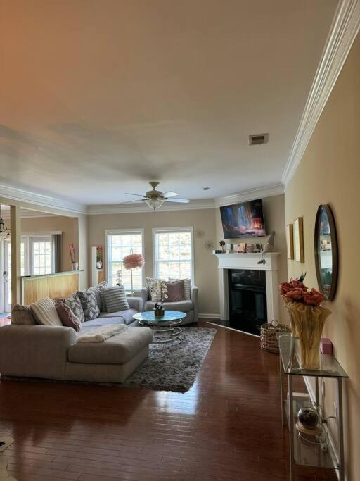 Luxury Gated Cascades Oasis - Tempur-Pedic Beds & Gated Community - B&B Atlanta