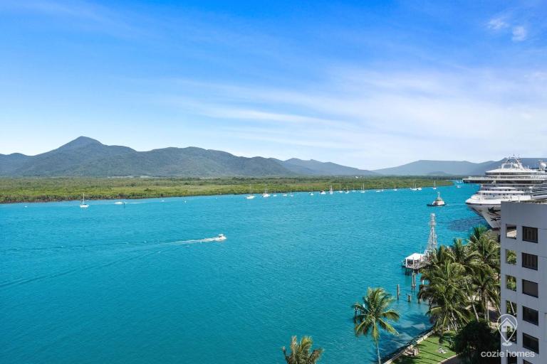 1101 Harbour Lights with Ocean Views - B&B Cairns