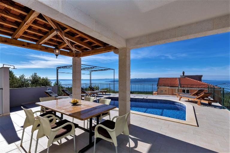 Villa Magico with pool and fantastic seaview - Chambres d'hôtes Bast