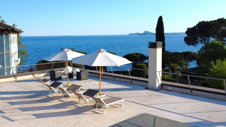 GARDA BLUE HOME on the lake - pool, solarium and garage - B&B Toscolano-Maderno