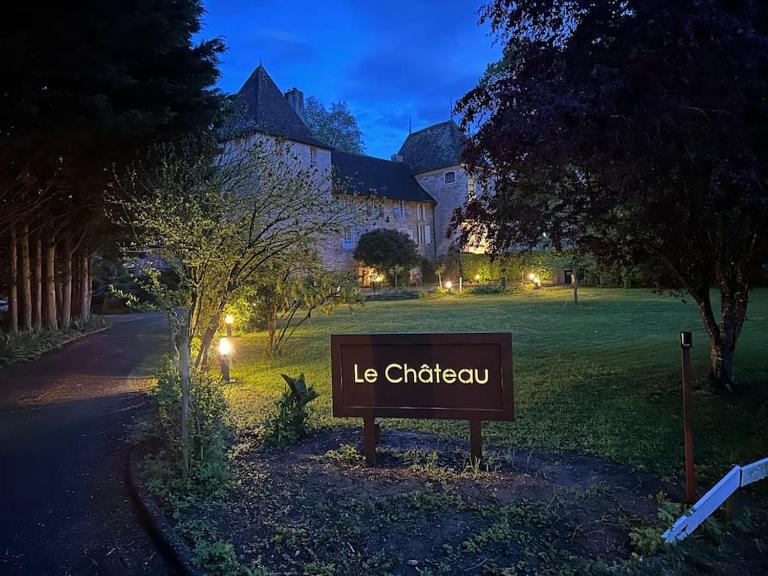Château de Dracy L Élégante - Bed and Breakfast Dracy-le-Fort