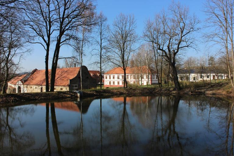 Apartmány zámek Třebešice - Chambres d'hôtes Třebešice