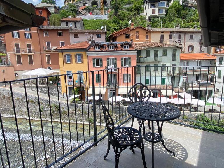 Argegno's River - Central Apartment lake view - B&B Argegno