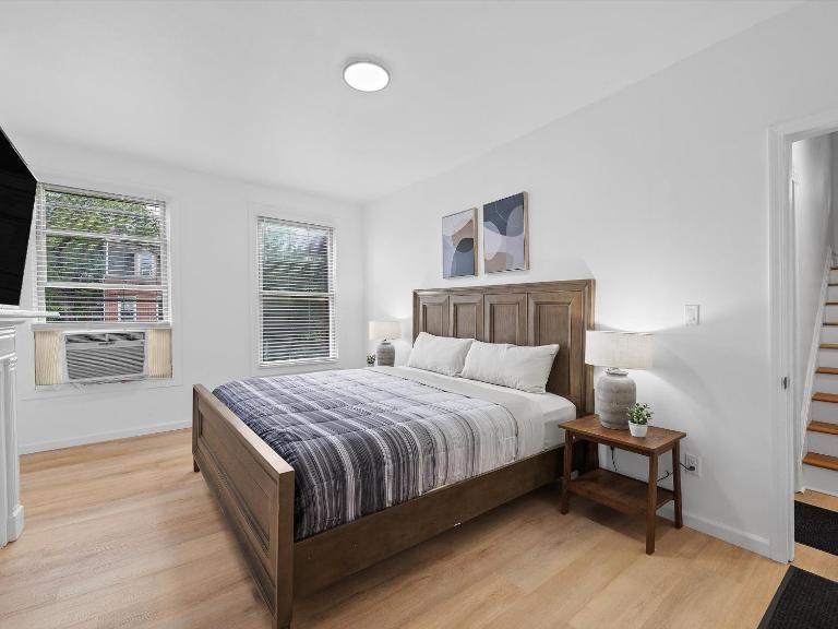 Shadyside, Central 3A Modern and Spacious Private Bedroom With Shared Bathroom and FREE Parking - B&B Pittsburgh