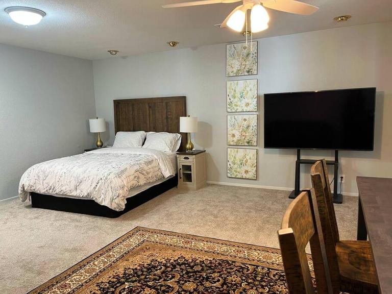 Spacious 2Beds Suite Close to Downtown and UC Davis Medical Center - B&B Sacramento