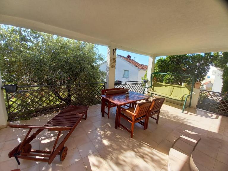 Marina Crveni Apartman - Bed and Breakfast Stomorska