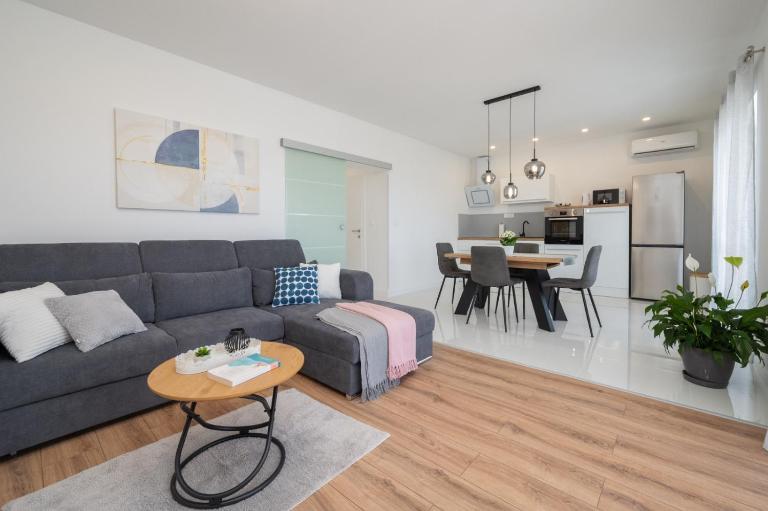 Apartment Gracin - Brand new with terrace and seaview - B&B Trogir