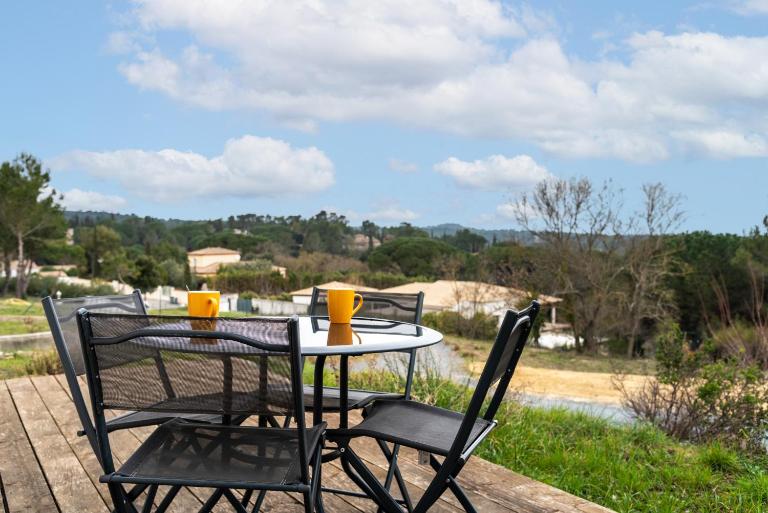 Le Soleil du Lac - Parking Privatif - Terrasse - Netflix - Clim - B&B Carcassonne