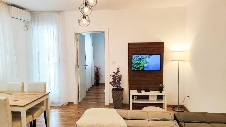 FilinHome Metodija 3 - Ferienwohnung Novi Sad