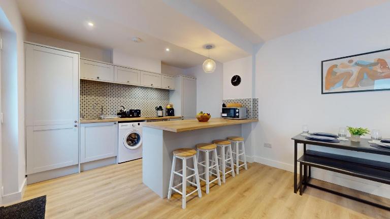 Cohost Partners Modern 2BR Duplex Fast WiFi - B&B Cardiff