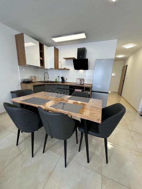 Apartman Ćosić Crikvenica prizemlje ground floor PRIVATE GARAGE - B&B Cirquenizza
