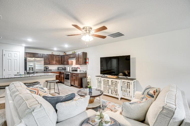 Palm Coast Duplex w/ Screened Patio, Near Beaches! - Bed and Breakfast Flagler Beach