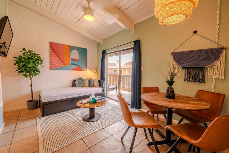 Kingfishers Retreat Serene 1BR Escape with Balcony 207 - B&B South Padre Island