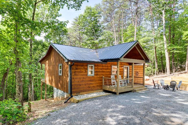 Peaceful Blue Ridge Cabin, Forest View & Fireplace - B&B Blue Ridge