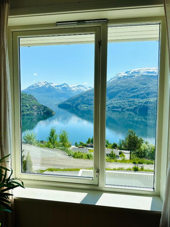 Leilighet med fantastisk utsikt - Ferienwohnung Stryn