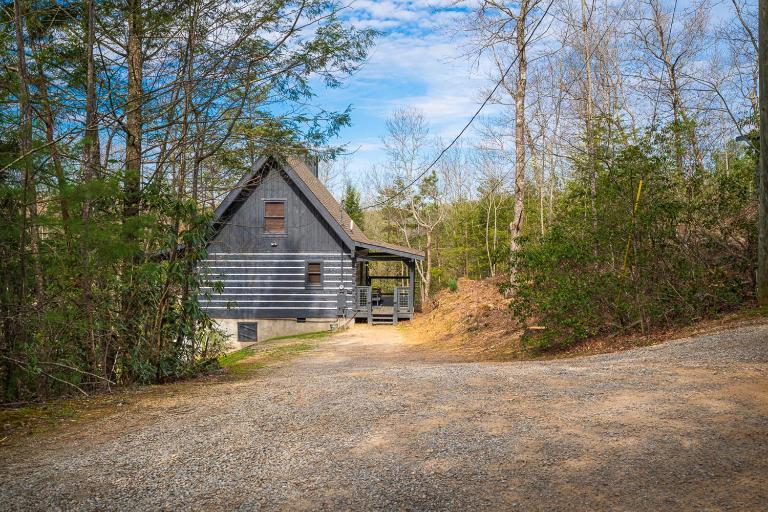 Trail Head by Stony Brook Cabins - B&B Gatlinburg