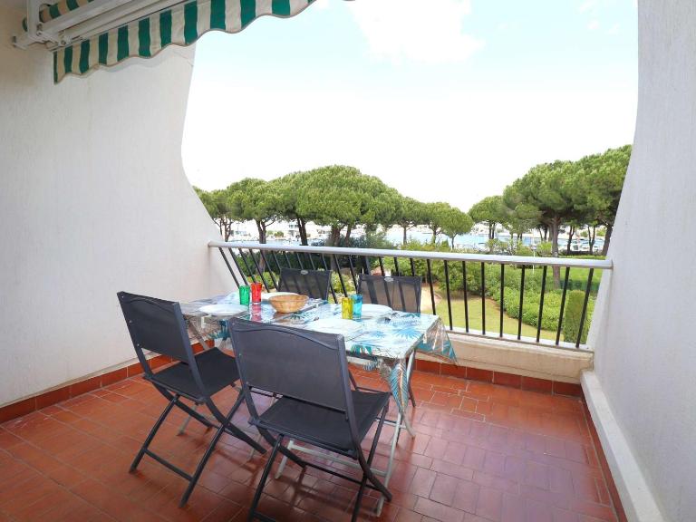 Studio avec piscine, parking et terrasse à Port Camargue - FR-1-307-262 - B&B Le Grau-du-Roi