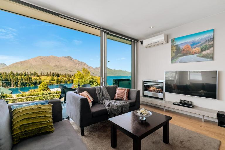 Modern Executive Living in Pounamu - B&B Queenstown