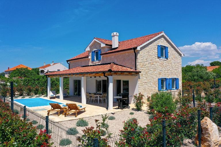 Papa's Court V Pasman Villa with pool - B&B Pašman