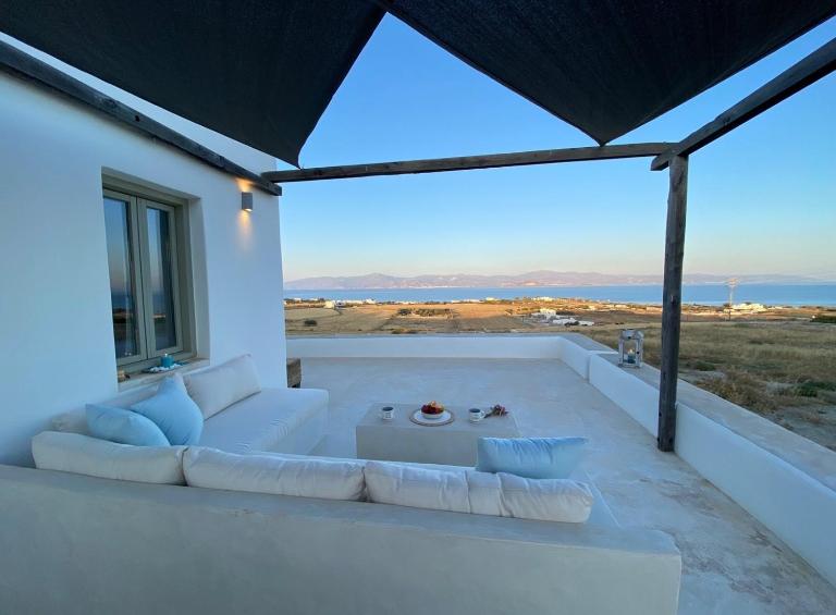 White house with sea view (number 2) - B&B Ambelas