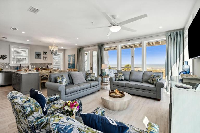Ocean Lookout 2 - Heated Pool, Beachfront Deck, Stunning Ocean Views - B&B Fernandina Beach