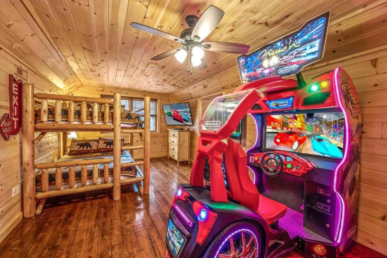 Luxury Cabin-Amazing Location-Arcade-Firepit-Pool - B&B Gatlinburg