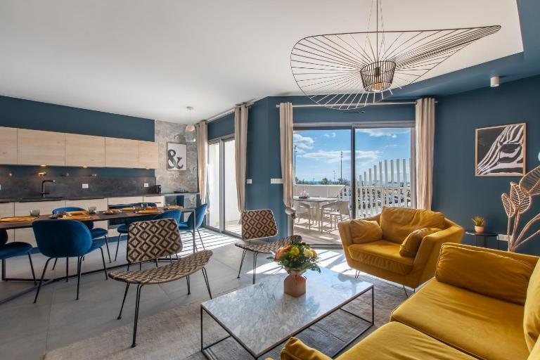 Luxury Mind Vue Exceptionnelle Pied dans l'eau Parkings privés 2 places Climatisation Hyper centre logement d'exception - B&B La Grande-Motte