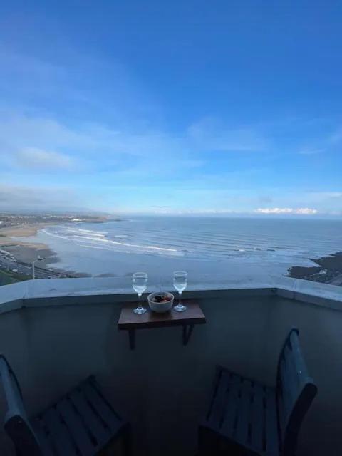 Spectacular 2 Bedroom Balcony Sea View Flat - B&B Scarborough