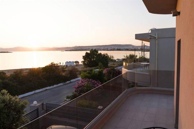 Riviera Seafront Balcony - B&B Efthými