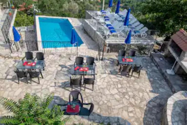 Palmagora Villas - Bed and Breakfast Tivat