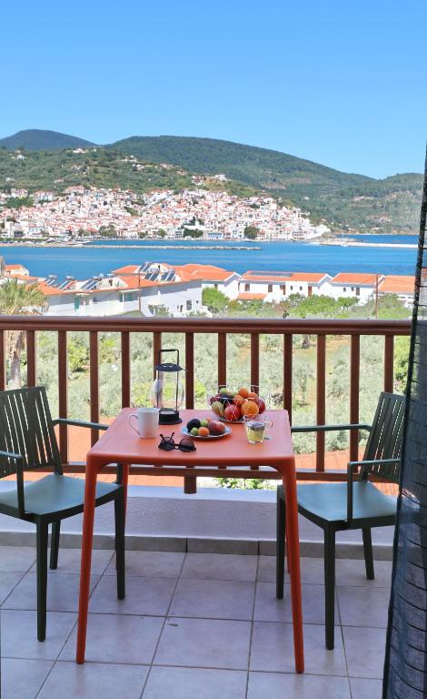 Péra Skopelos - Péra ex Maistros - B&B Skópelos