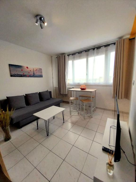Studio lumineux 3 min Gare Houilles - RER A, Ligne L et J - B&B Houilles