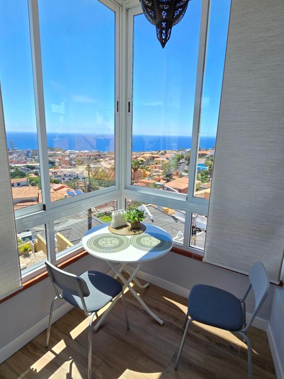 Home2Book Las Vistas Stay, Sea & Santa Cruz Views - Bed and Breakfast Santa Cruz de Tenerife