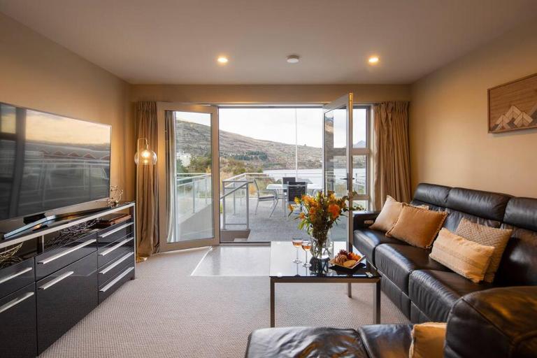 Remarkable Apt- Pet Friendly- Lake Views- Garage - B&B Distretto di Queenstown