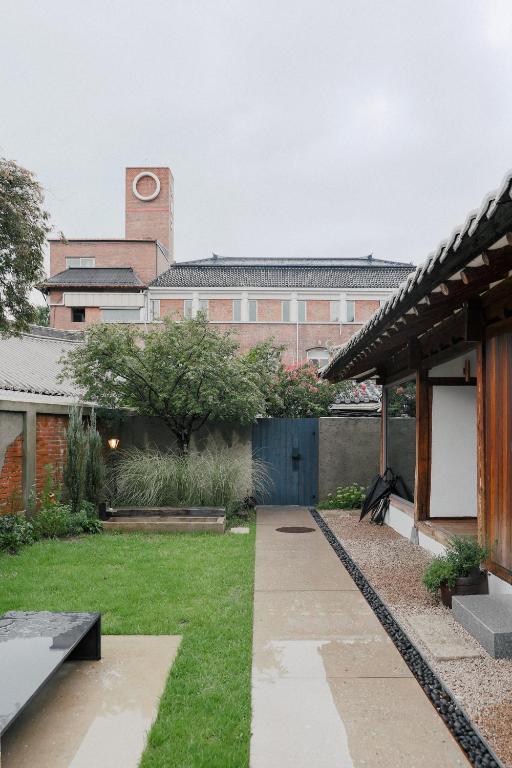 Stay kkachi #center of Hanok village - B&B Jeonju