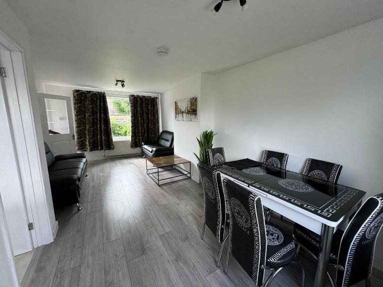 3-Bedroom Cosy Reading House - B&B Reading