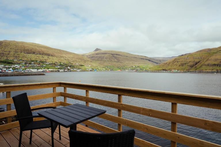 Seadreams Nest - Luxurious Waterfront Retreat - B&B Vestmanna