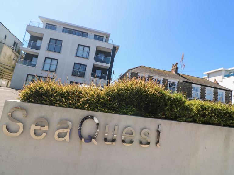Newquay, Beach Charm and Town Vibes with Parking - B&B Newquay