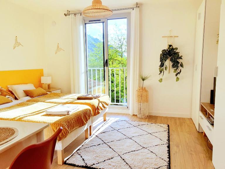 Charmant studio vue montagne - Bed and Breakfast Digne-les-Bains