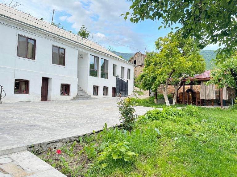Spitak tun - B&B Ijevan