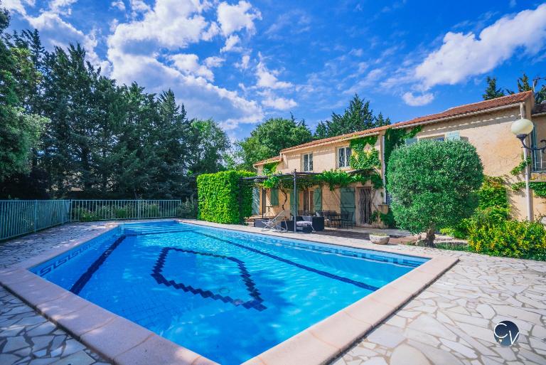 Magnifique villa provençale avec piscine et jardin - B&B Pouzilhac