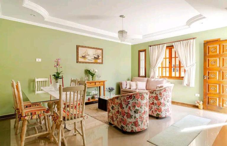 Casa espaçosa e aconchegante com lareira em Campos do Jordão - B&B Campos do Jordão