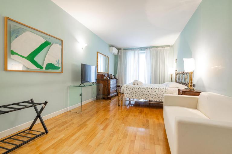 BOUTIQUE ROOMS Corso Mazzini 22 - Between Verona & Garda Lake - Bed and Breakfast Bussolengo