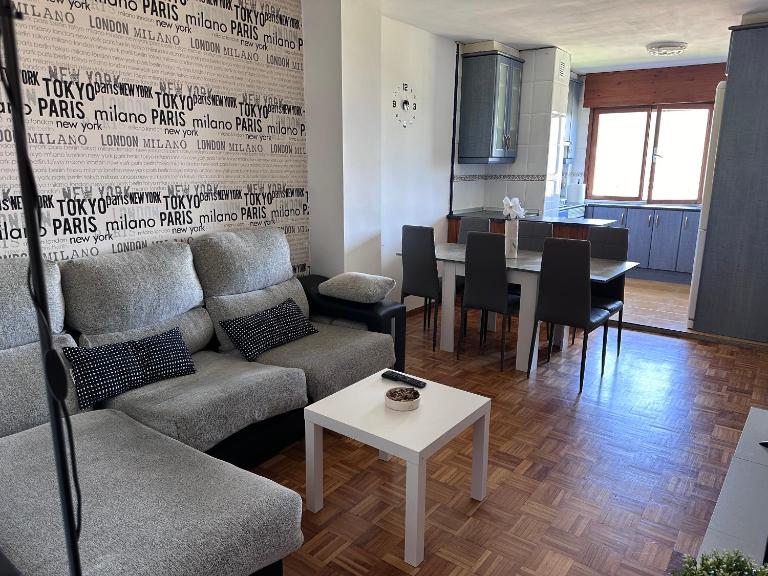 Acogedor Apartamento con vistas a la Catedral y parking - B&B Oviedo