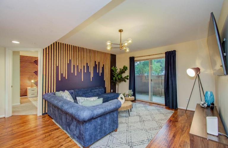 3 Bedrooms Spacious Central Condo w Pool - B&B Houston