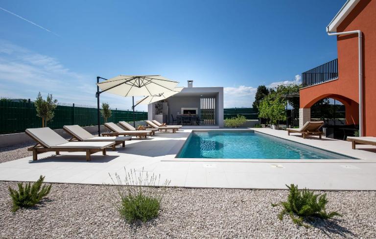 MiaMare Luxury Villa with Pool Surrounded by Nature - B&B Opuzen